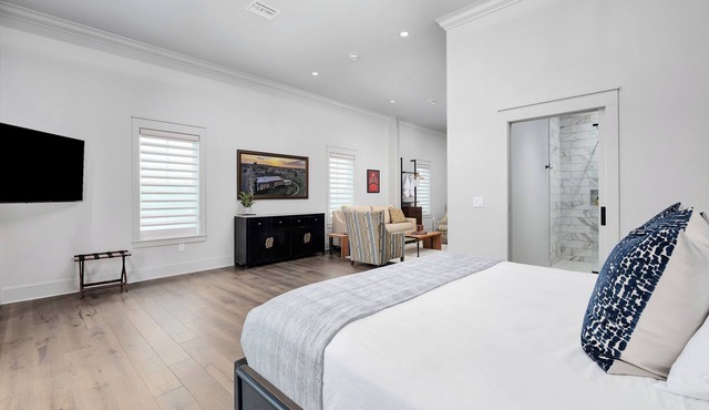 The Wallace Suite | 5 Minutes from I65 | In the heart of Cullman