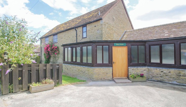 THE WALTON, family friendly, with pool in Ludlow