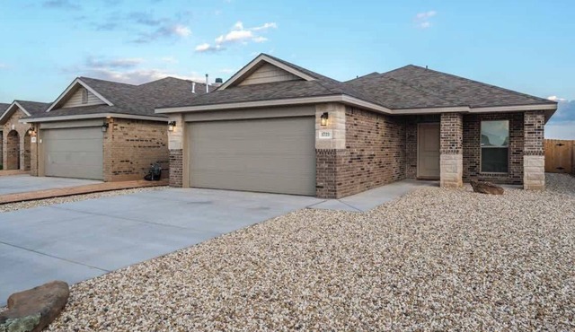 The Wander Inn - 3BR/2BA - Modern Home w/Garage