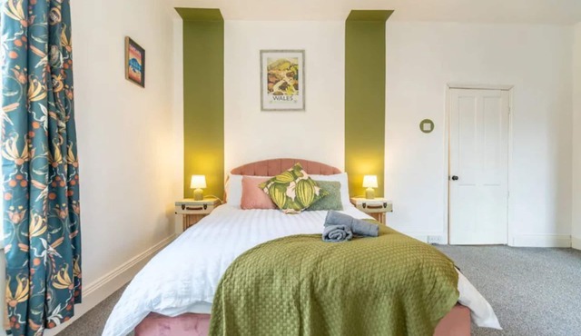 The Wanderer - Lovely 3bd House - upto 10 guests.