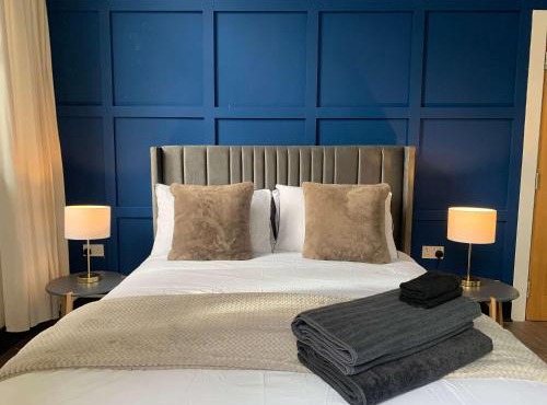 The Warldorf, King Size and Twin Apartment by The Hive WA1