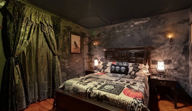 The Warlock House: Spellbound Stay - Sleep Where the Magic and Spells Happens!