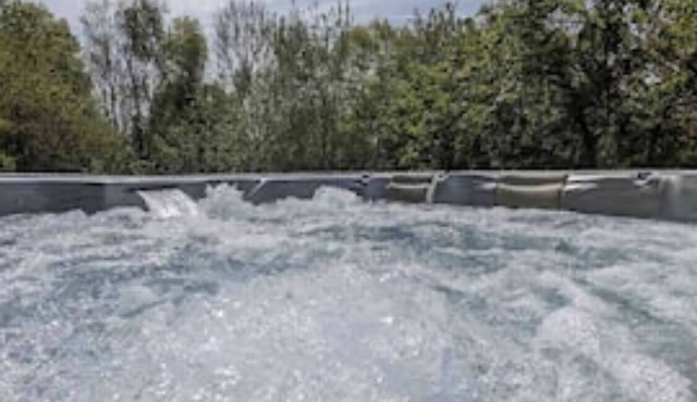 The Warm Hearth: 18th Century Barn With Private Hot Tub in our Magical Dome