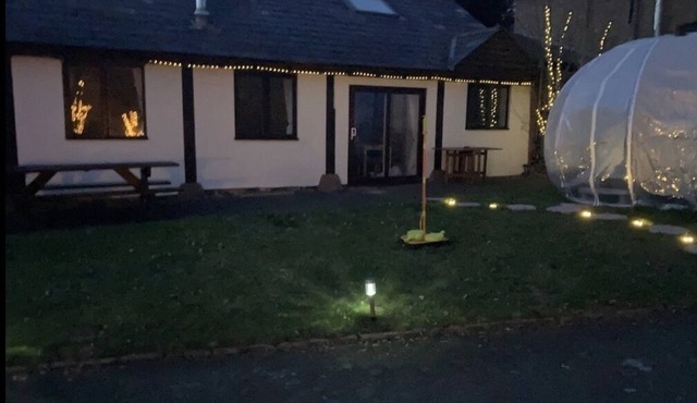 The Warm Hearth: The Stables, Cozy Home With Private hot tub in our Magical Dome