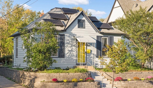 The Warm Hug House -Walkable and Oh-So-Cozy!