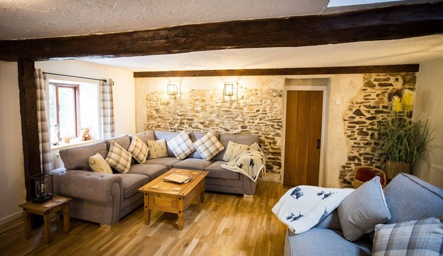 The Warren - Dog friendly cottage sleeping 7-9