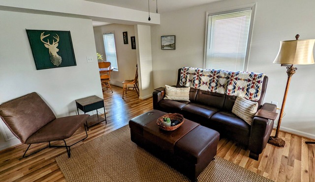 The Warren House: 5 minutes to Shenandoah National Park!