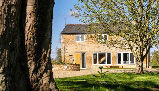 The Warren: river bank location near Stamford