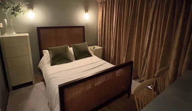The Warwick Room, a charming small studio perfect for a single person or couple.
