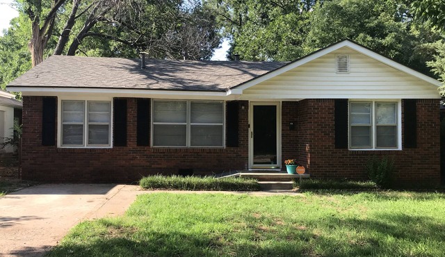The Water House-Sleeps 10-1 Mile to Boone Pickens
