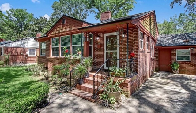The Water Oak Bungalow quaint and cozy Murray Hill Riverside Home close downtown