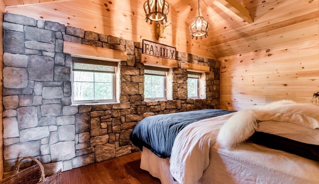 The Water's Edge Cabins: 2 Luxury Waterfront Chalets - Quebec