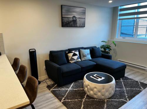 The Waterfront cozy 1 bd suite in Rockland Park, Tuscany NW