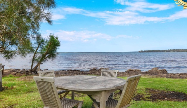 The Waterfront House - Pet Friendly - Absolute Waterfront