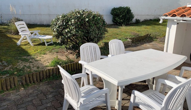 THE WATERFRONT IN APARTMENT AT THE FOOT OF THE DUNE A BARBATRE