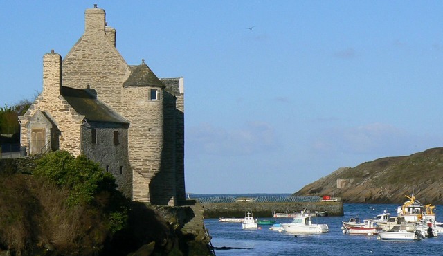 The waterfront Maison des Seigneurs