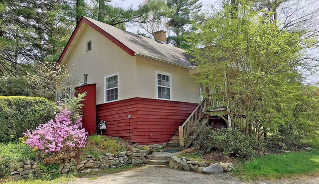 The Waterlily Cottage-2 Bedrooms/2 bathroom cottage -located in Flat Rock,NC-