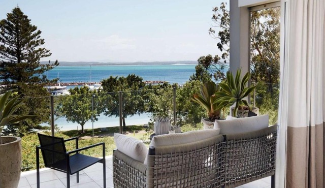 The Waterview, 2 76 Magnus St - complete style, comfort, luxury and spectacular waterviews