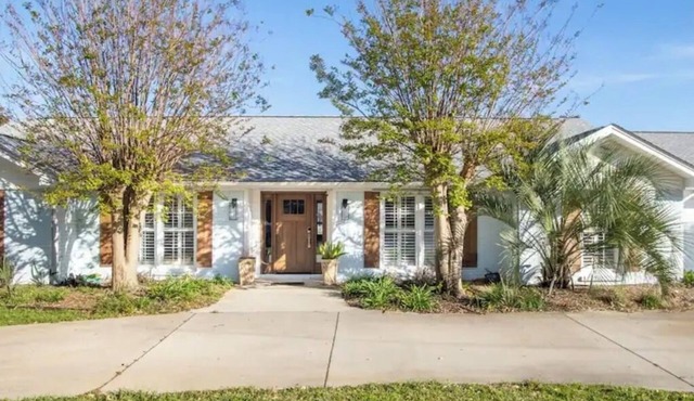 The Waterway Escape - Spacious 4-bedroom house on the canal