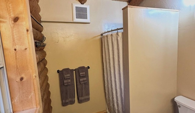 The Waterwheel Cabin & Guide Room/Family Retreat