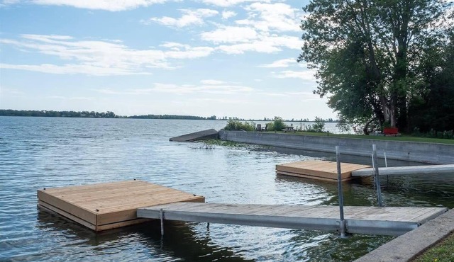 The Waupoos: Cozy Couple's Getaway in PEC