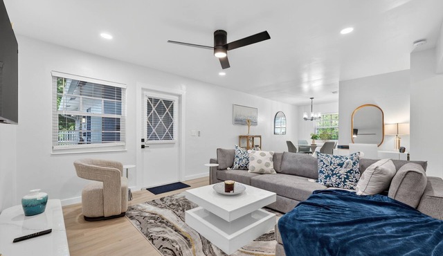 The Wave - 2 miles to Atlantic Ave- Steps from the Beach