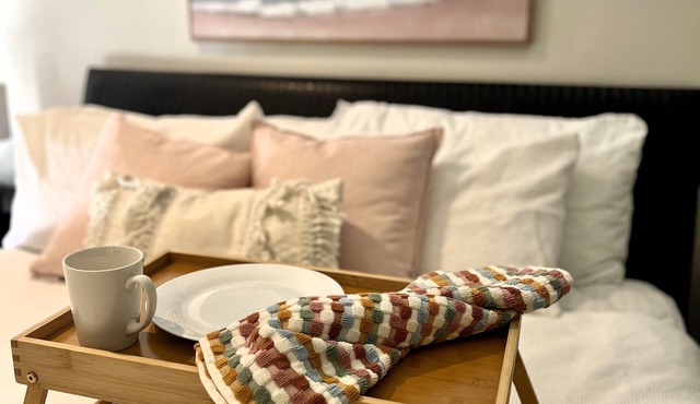 The Waves Cowes 446 - Couples Spa Suite Panoramic Beach View – WiFi, Parking