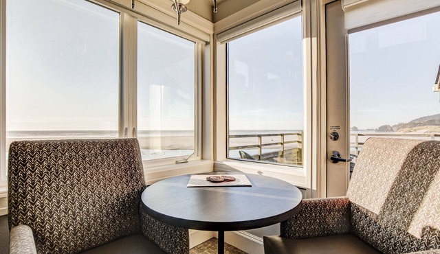 The Waves/The Argonauta Inn/The White Heron Lodge