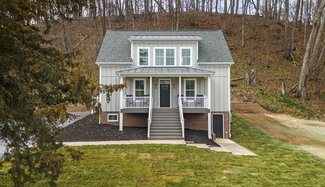 The Wayfarer: 4-Bedroom Retreat Next To Scenic State Park and Vineyard