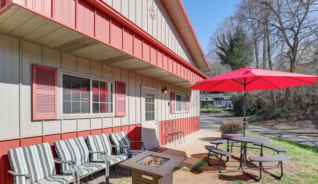 ‘The WCU Hideout’ Couples Retreat 1 Mi to Campus
