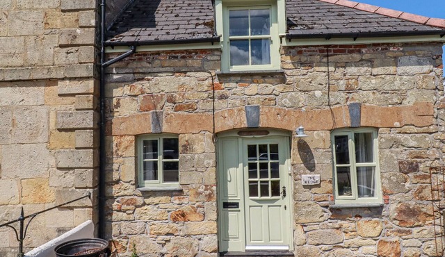 THE WEDGE, pet friendly, character holiday cottage in Summercourt