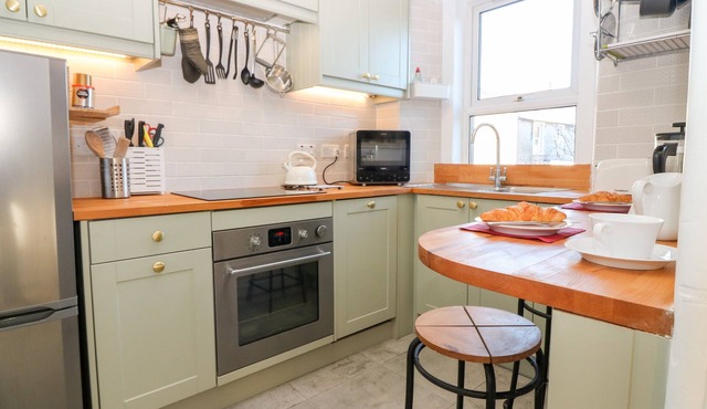 THE WEE COORIE, family friendly, with open fire in Peebles