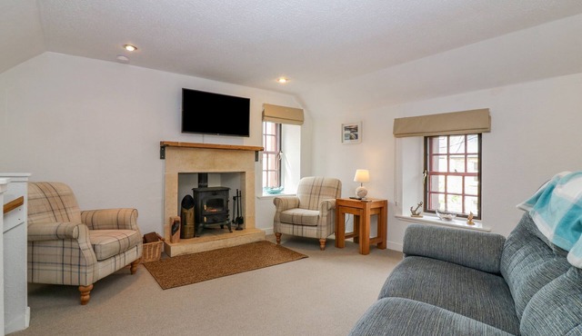 THE WEE HIDEAWAY, pet friendly in Newburgh, Fife