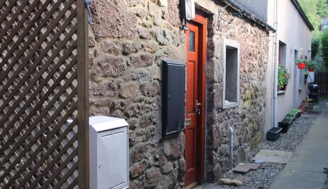 The Wee Hoose: Probably Scotland's Smallest Holiday Home