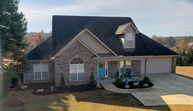 The "Welcome to T-Town!" Family Home 15 minutes from UA