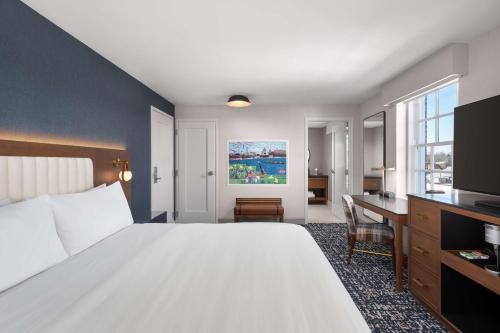 The Well House Hamilton, Tapestry Collection By Hilton