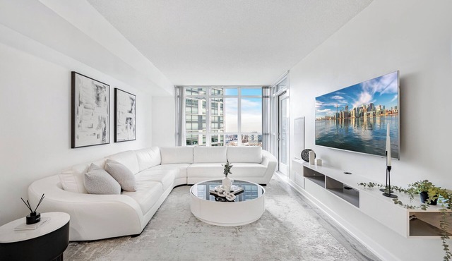 The Wellington - Downtown Toronto - CN Tower & Rogers Centre 5 min Walk- Parking