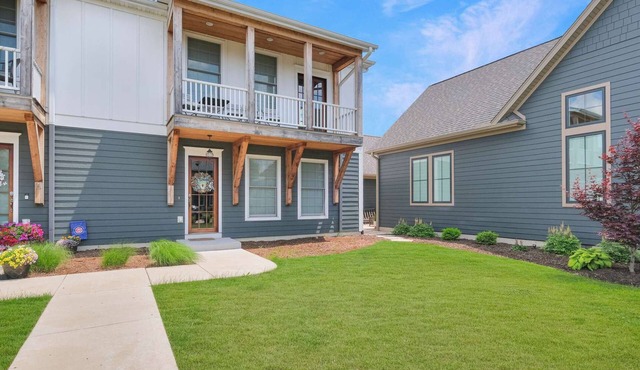 The West End Wonder - Modern/Walkable Heritage Harbor Area!
