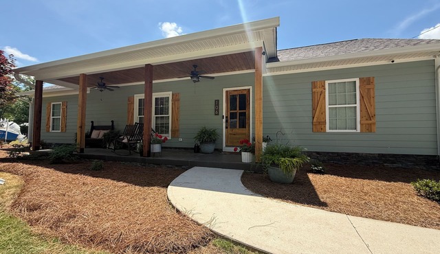 The West Nest 4-Bedroom Retreat with Pool & Outdoor Kitchen, Lake Blackshear