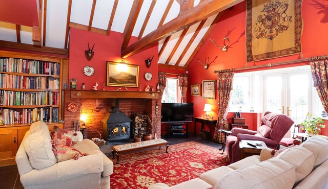 THE WEST WING, pet friendly, character holiday cottage in Bodfari