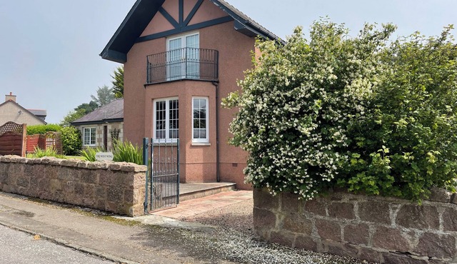 The West Wing, your self contained luxurious rural haven.