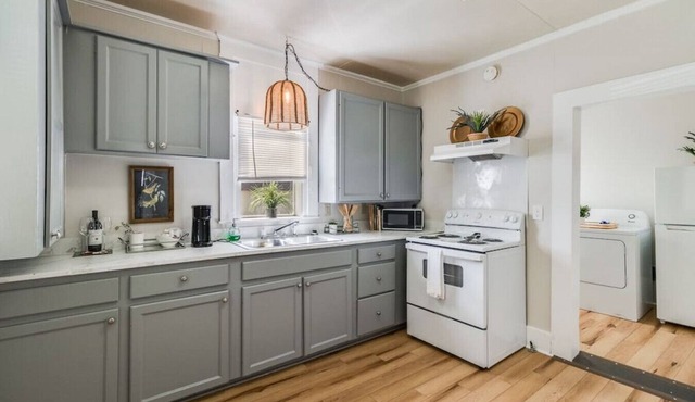 The Westbound Cottage · Best kept secret in Scott 3br + wifi near downtown