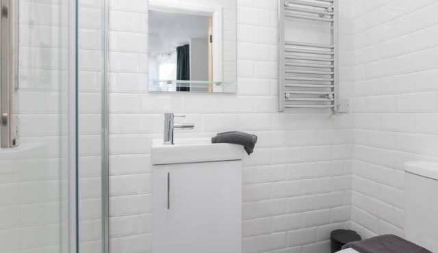 The Western Room 4-Room Only-Sleeps 5