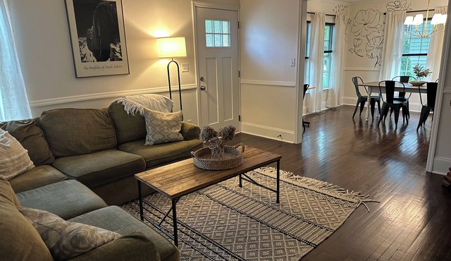 The Westfield - Cozy Downtown Greer Retreat