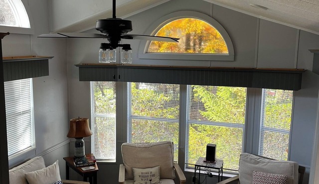 The Westridge Cottage in the land of waterfalls. 1 bed, 1 bath, one huge porch!