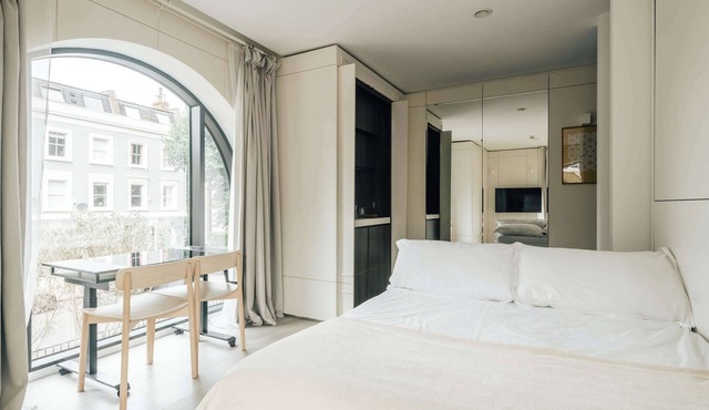 The Westway: Contemporary Studio in White City