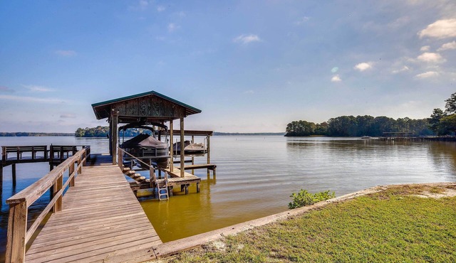 'The Whacky Shack' Family Cabin w/Fire Pit!