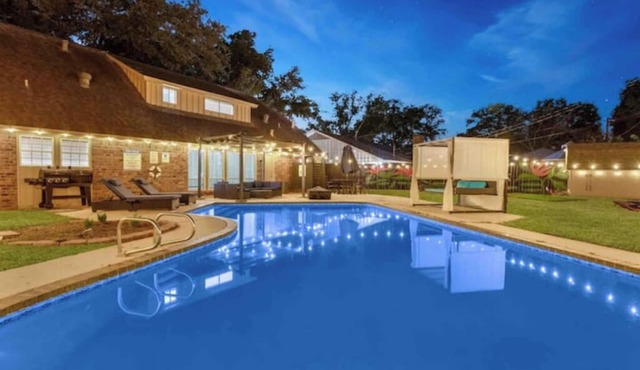 The Whimsy Retreat-amazing pool-5Brs-houston prime location Beltway 8 & US 69