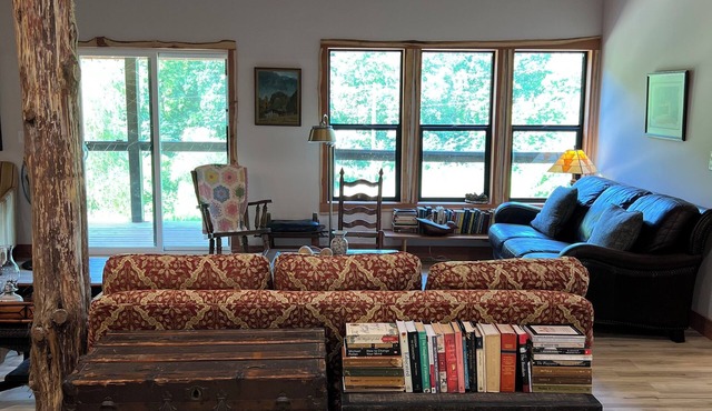 The Whippoorwill Retreat Cabin – A Hillside Haven for Gatherings and Getaways