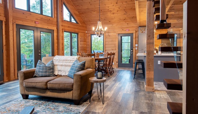 The Whiskey Harbour - Waterfront Luxury Listing